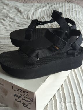 Teva Women's Flatform Universal Sandal